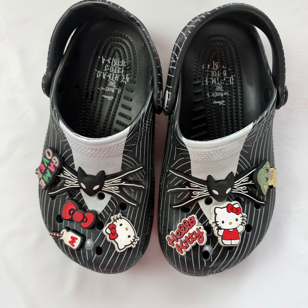 Crocs Clogs Kids J2 Black Nightmare Before Christmas Jack Skellington Charms